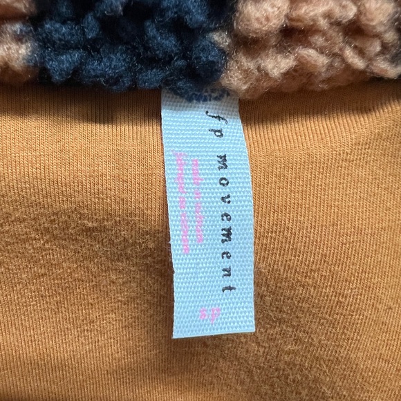 Fluffy Free People Movement checkered Sherpa Pullover Jacket Size SMALL - Picture 3 of 5